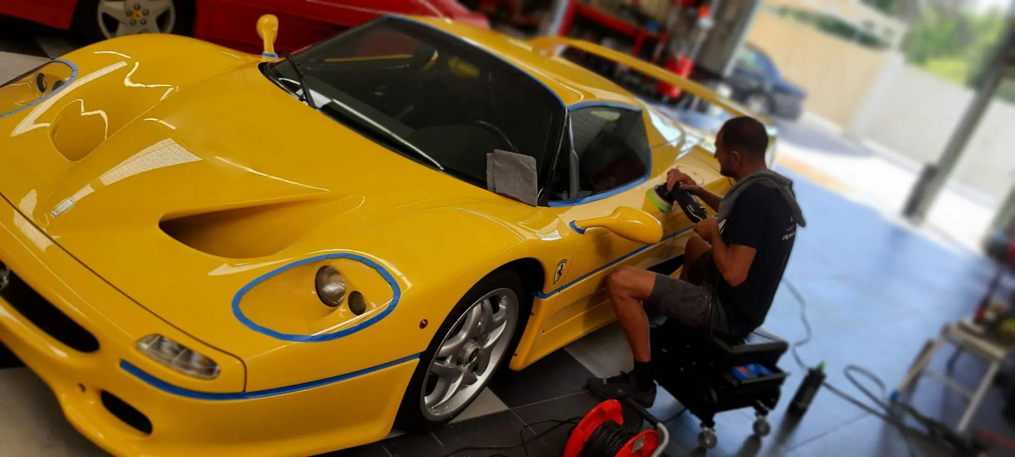 ferrari f50 jaune polissage carrosserie atelier