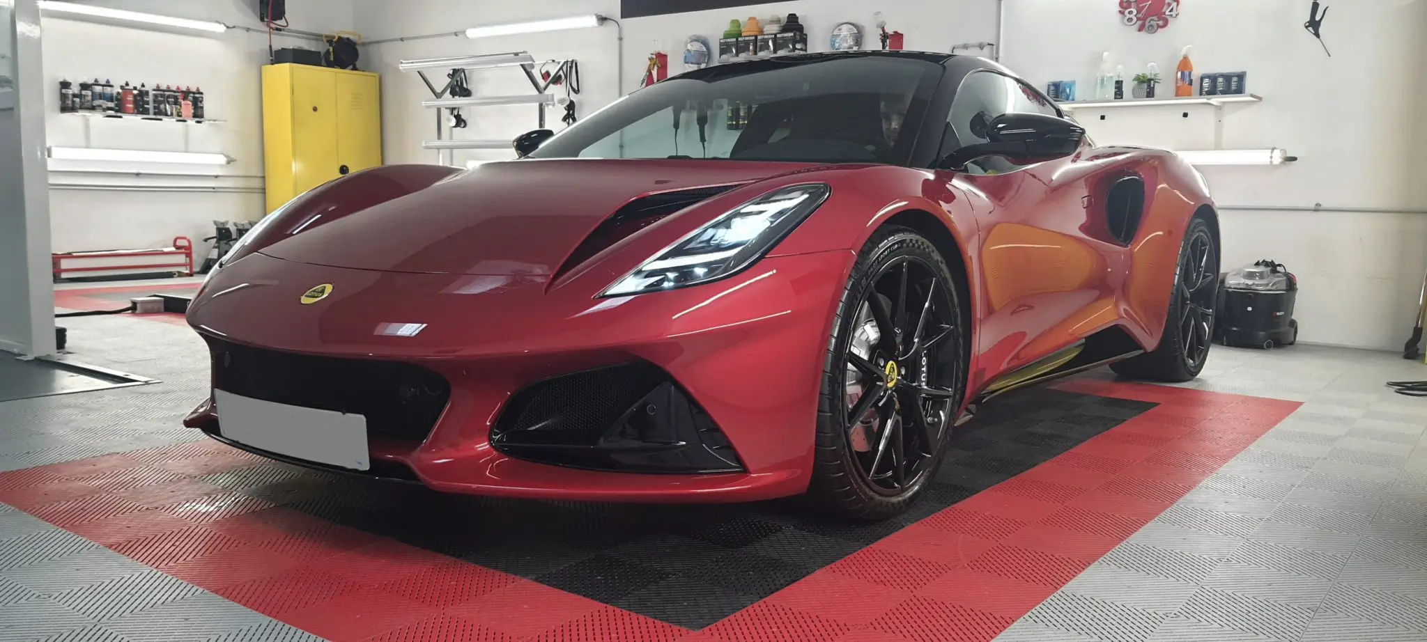 lotus emira rouge detailing atelier avant