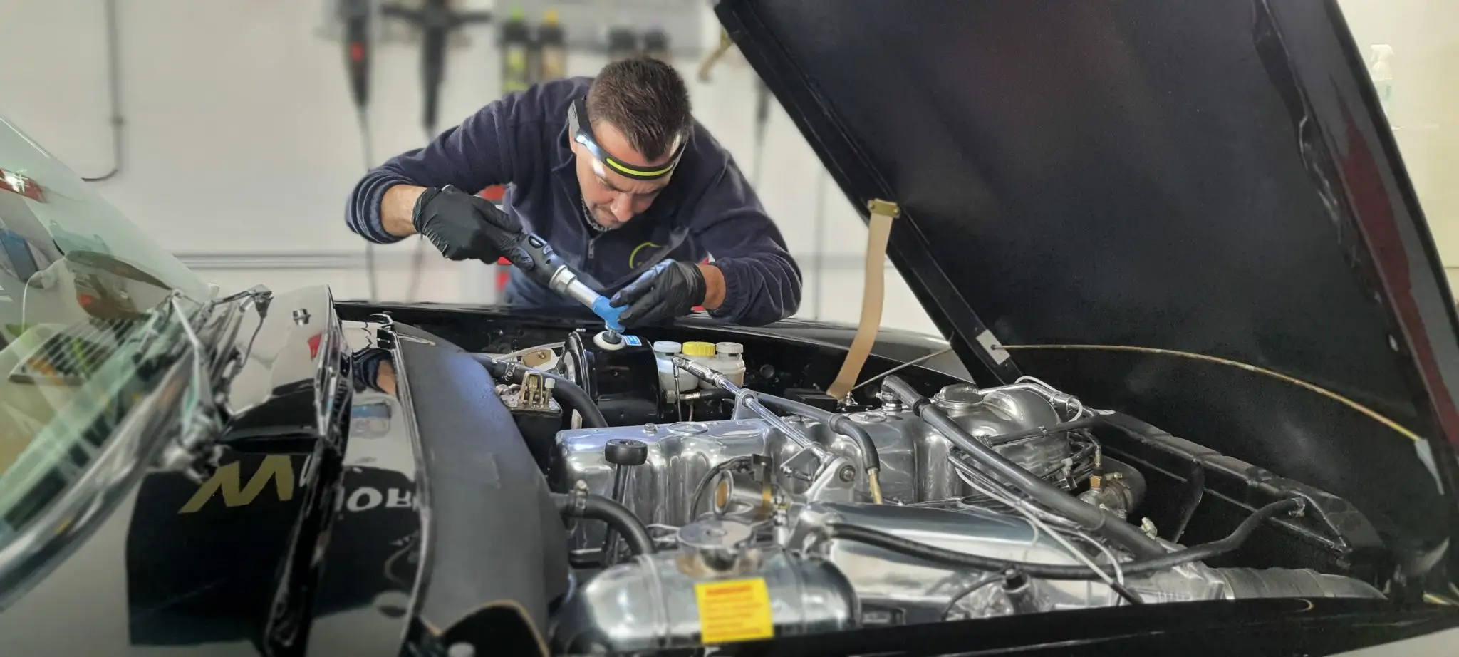 mercedes 280sl compartiment moteur polissage