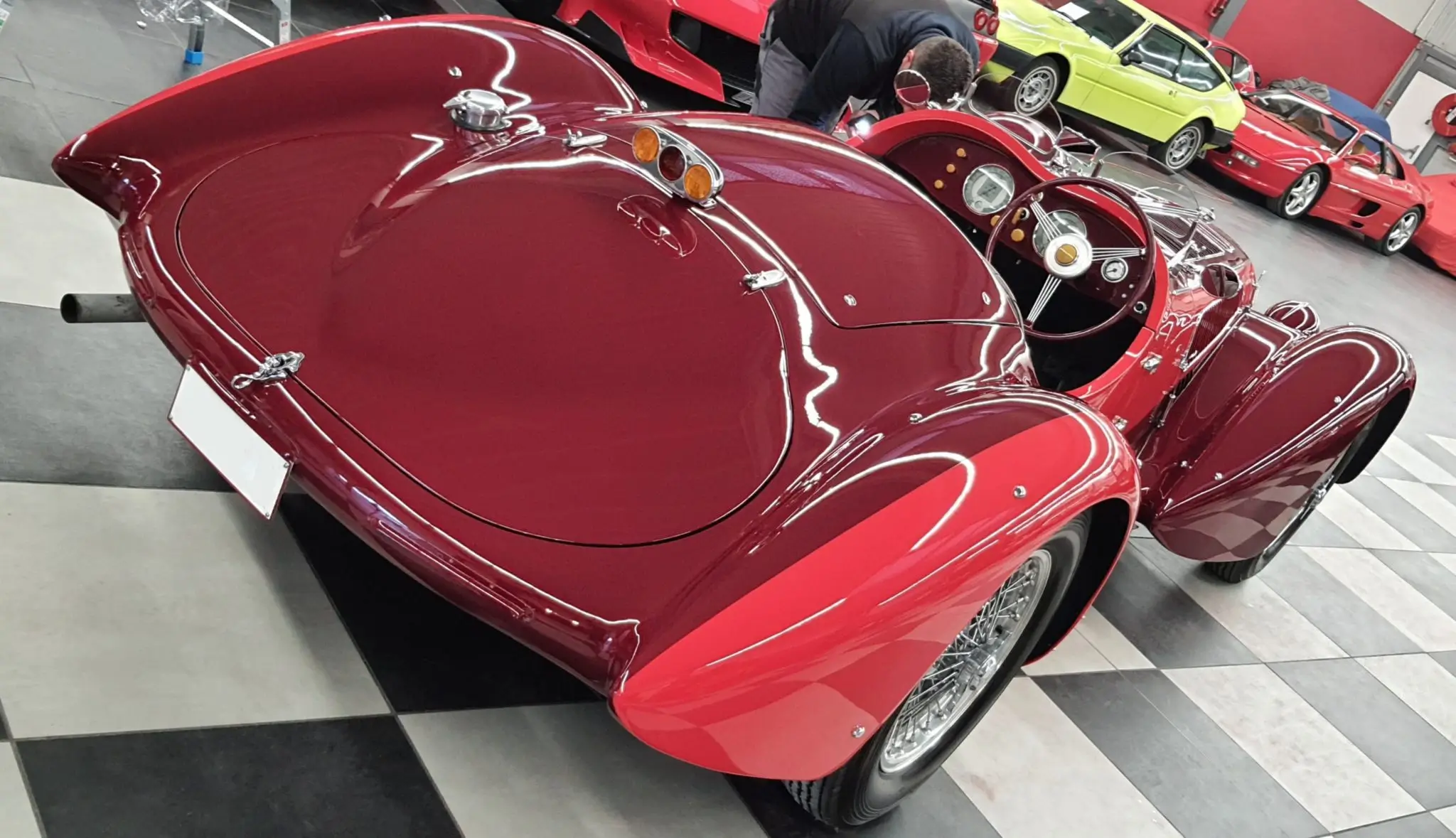 roadster ancien rouge collection arriere