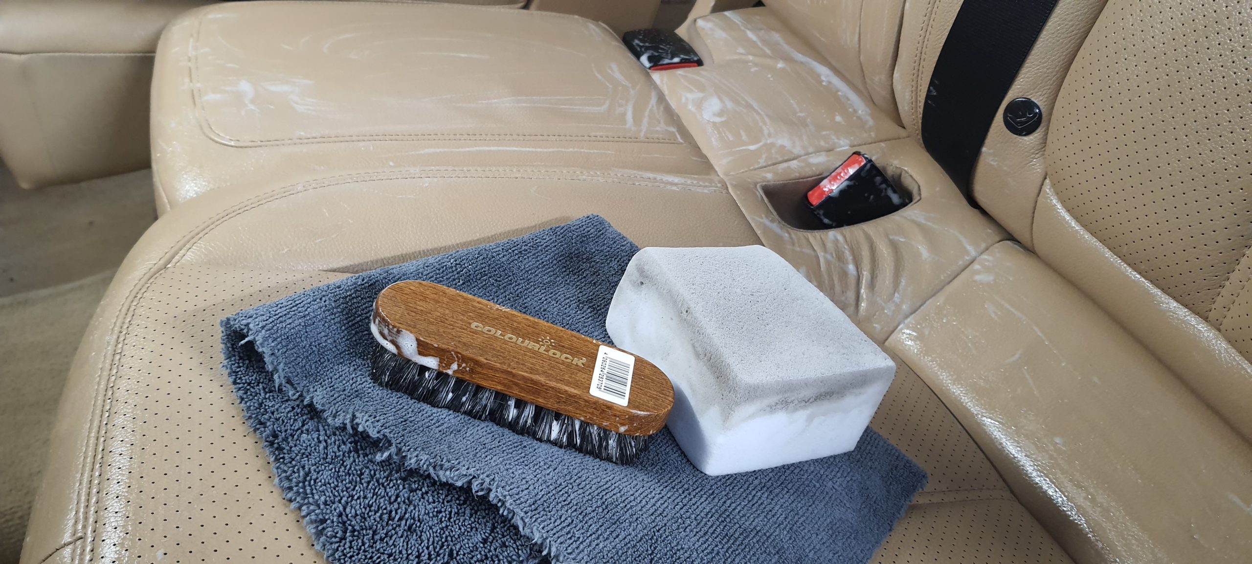 Nettoyage des cuirs avec la gamme de produit COLOURLOCK