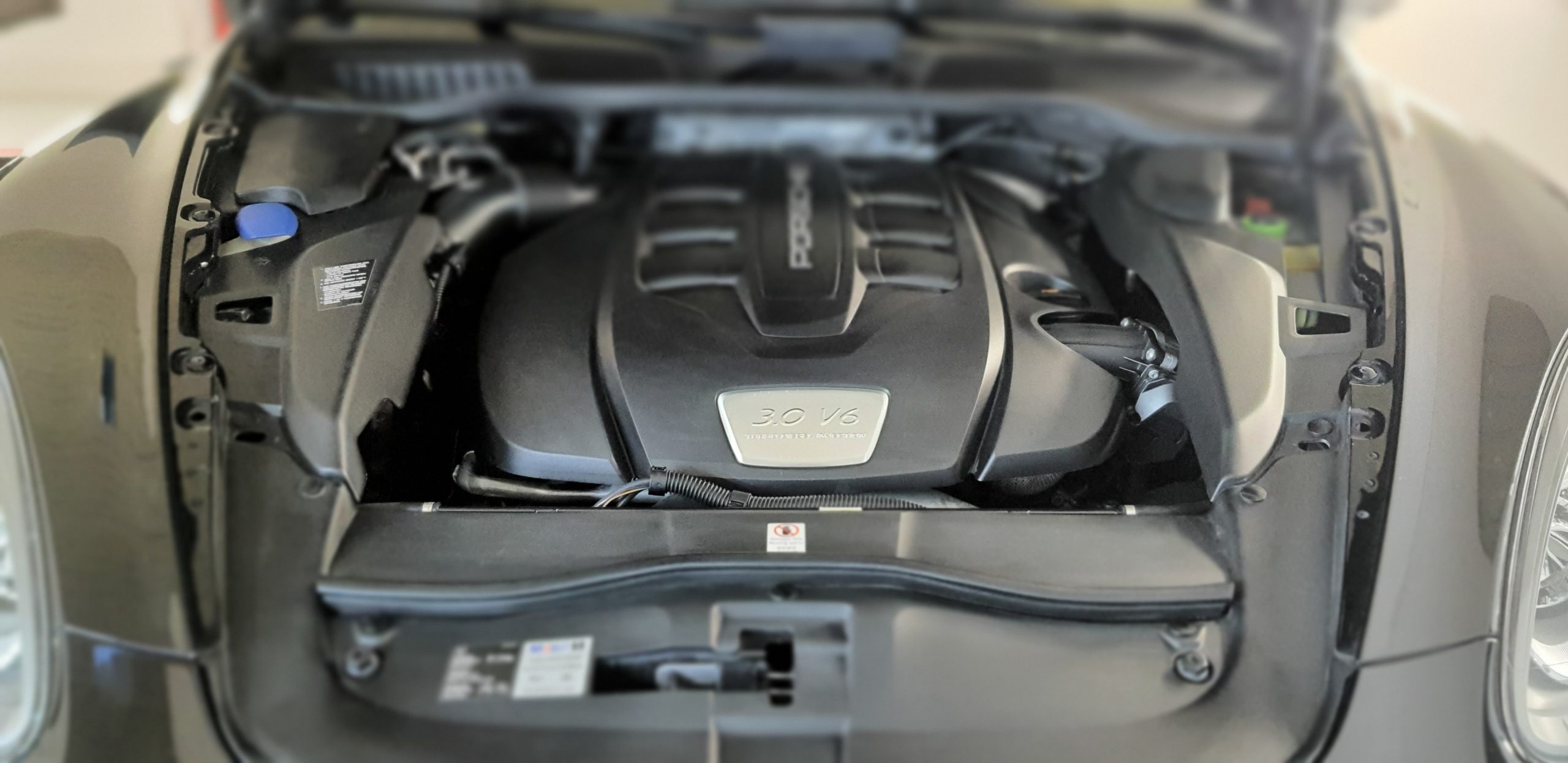 Nettoyage compartiment moteur Porsche Cayenne