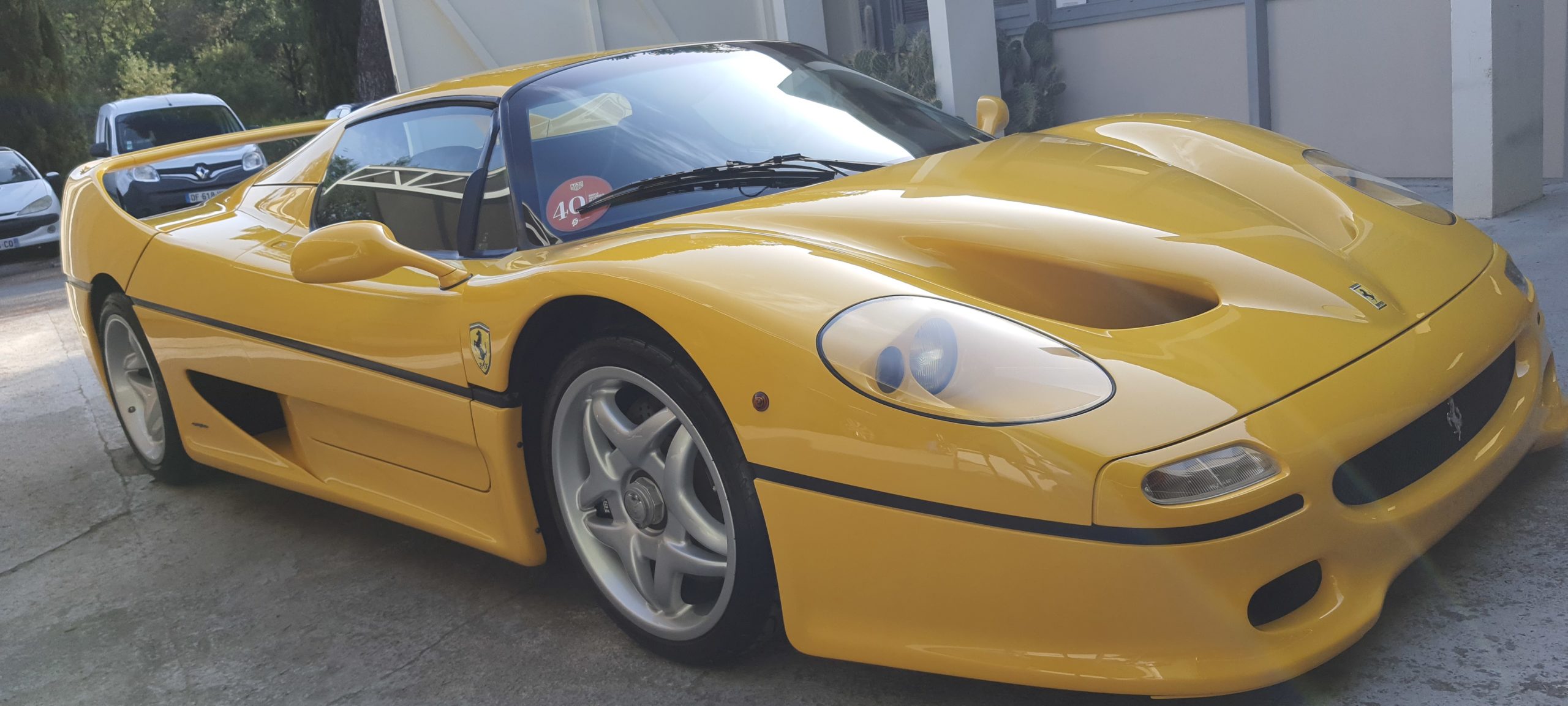 Nettoyage intérieur et extérieur, Polissage et Lustrage et pose d'un traitement carrosserie Wax-Guard Cartec Ferrari F50