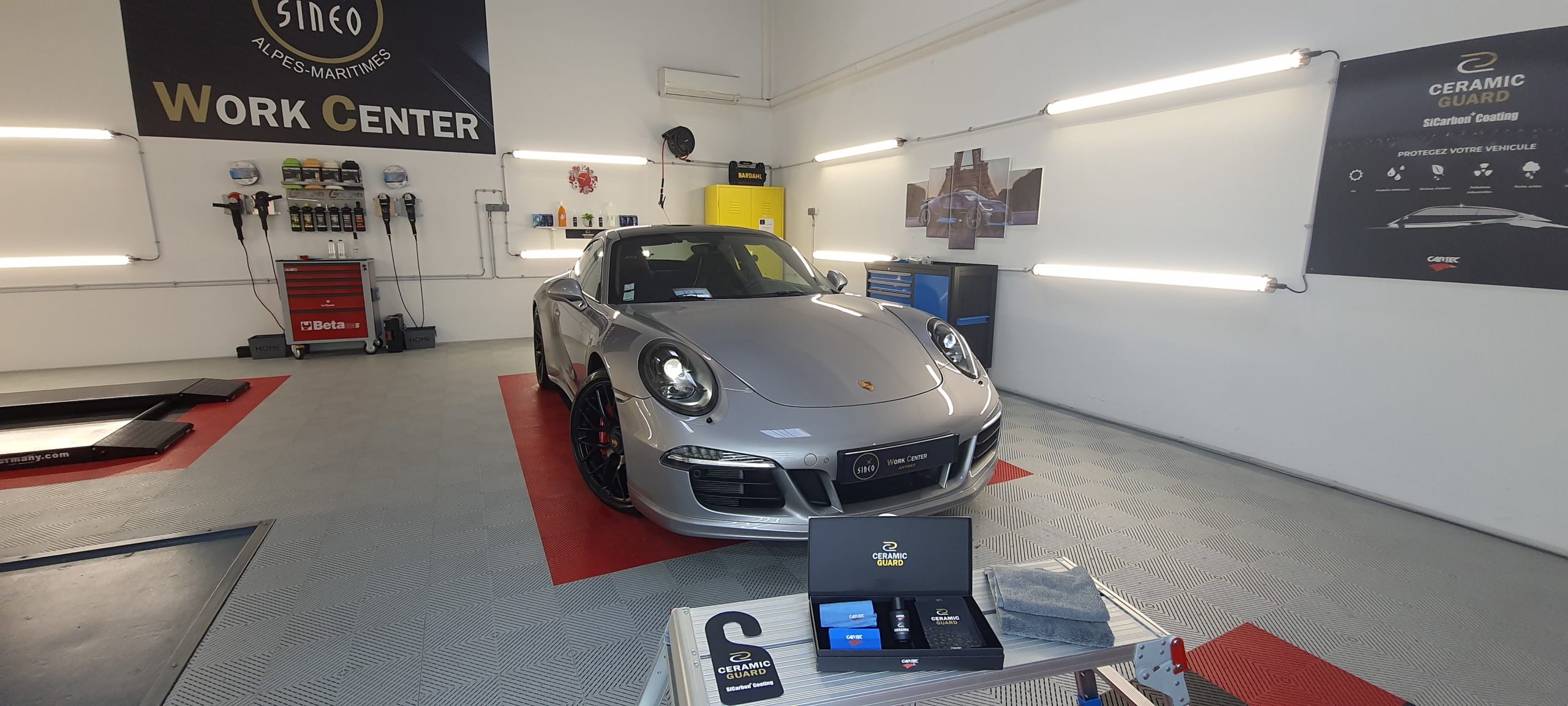 Application du Traitement carrosserie Céramic-Guard Cartec garantie 3 ans sur Porsche 911 GTS Carrera 4 type 991
