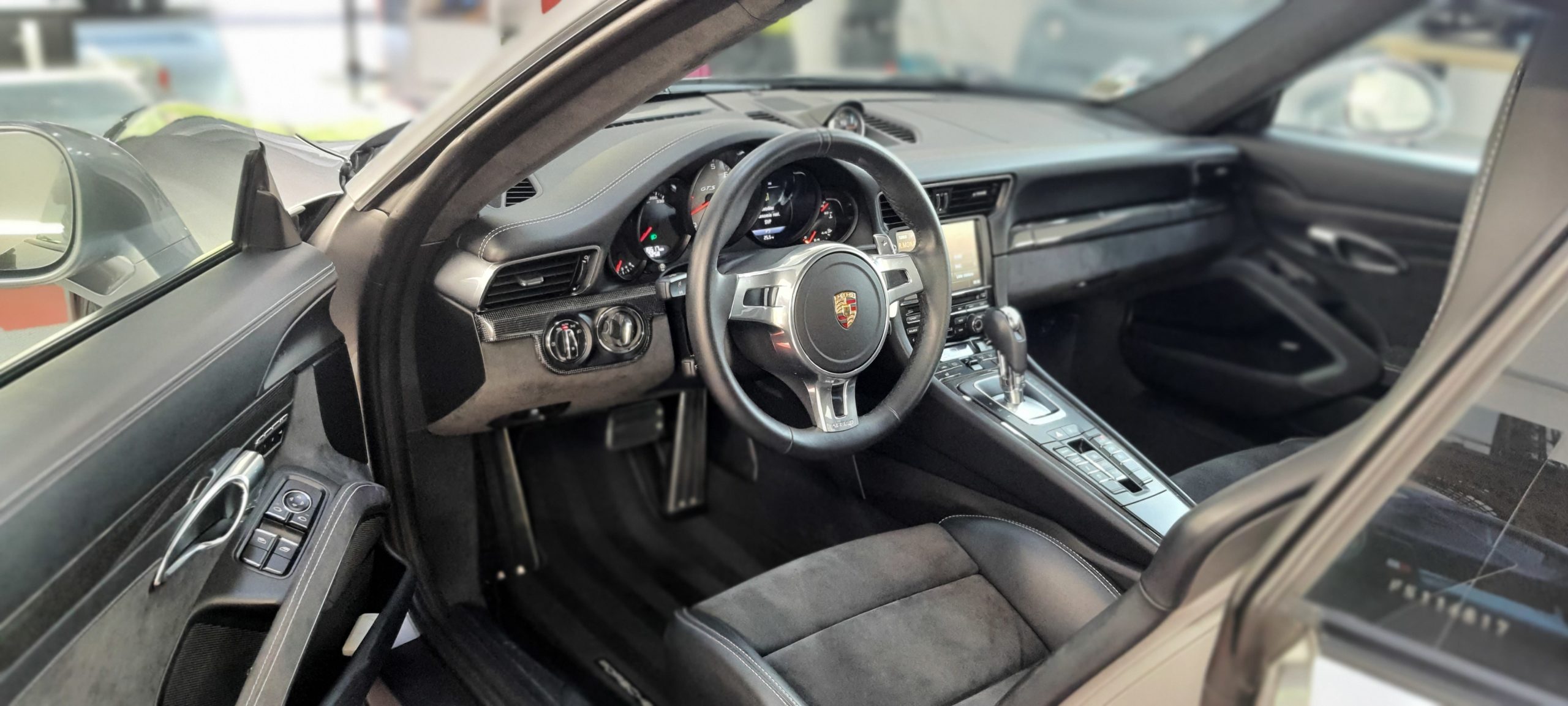 Application du Traitement carrosserie Céramic-Guard Cartec garantie 3 ans sur Porsche 911 GTS Carrera 4 type 991