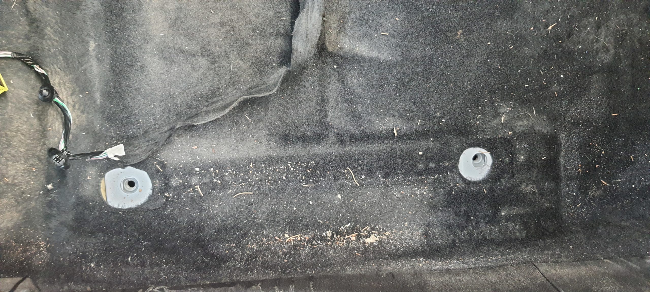 Nettoyage intérieur et extérieur avec formule Nettoyage des tissus/cuirs sur Renault Mégane avec dépose des sièges pour un nettoyage optimal avant restitution du véhicule chez Renault